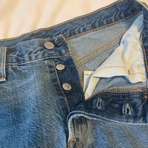 The iconic Levi’s 501. Straight leg.